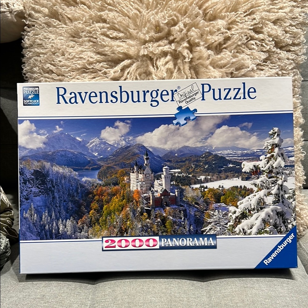 Ravensburger Neuschwanstein Castle 2000 PC Panorama Puzzle